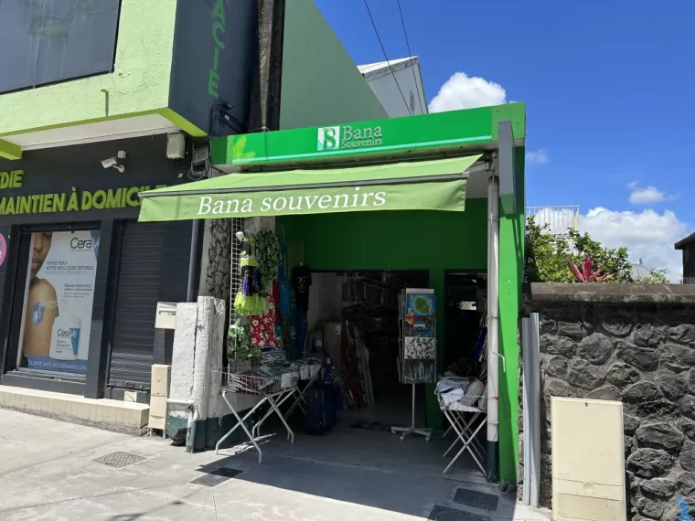 Rénovation des stores bannes dans plusieurs points dans le centre-ville de Saint-André., Saint-Pierre, Store Réunion